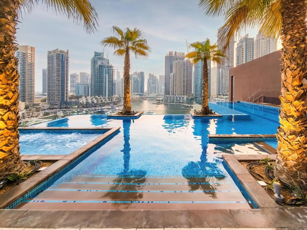 Luxury Studio in Dubai Marina with Pool Access