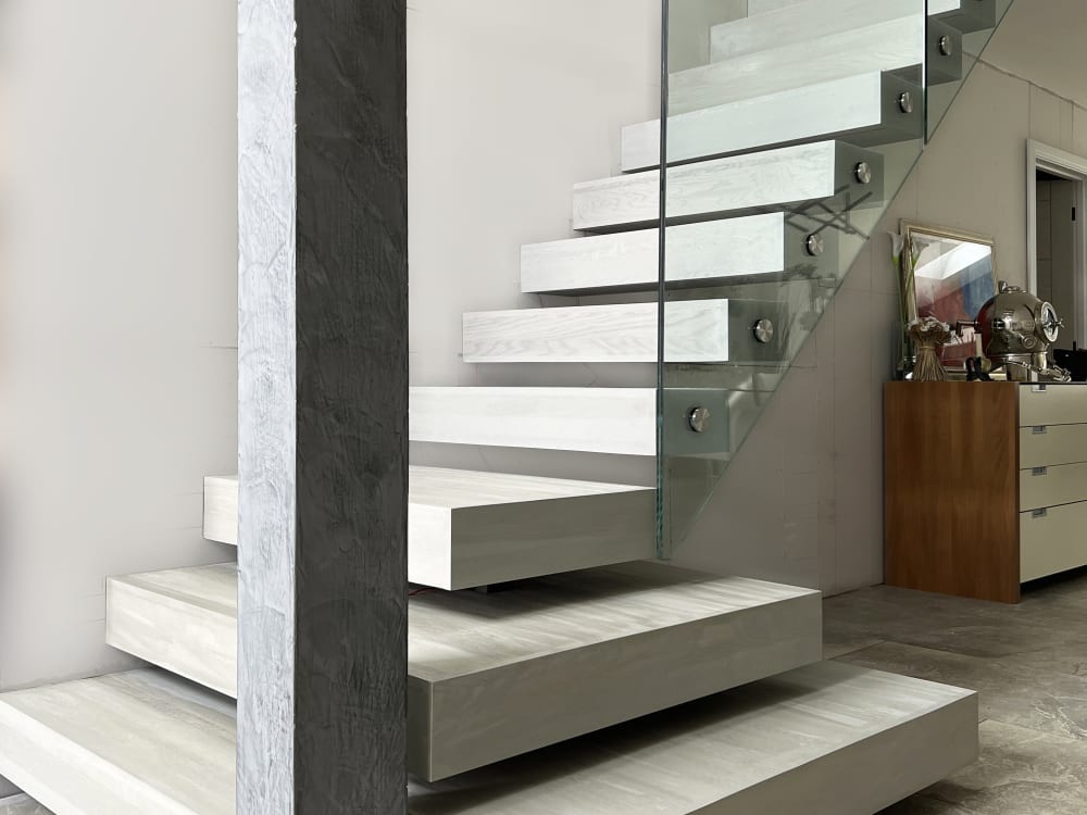 JR floating / cantilever staircase by CAworks — photo 1