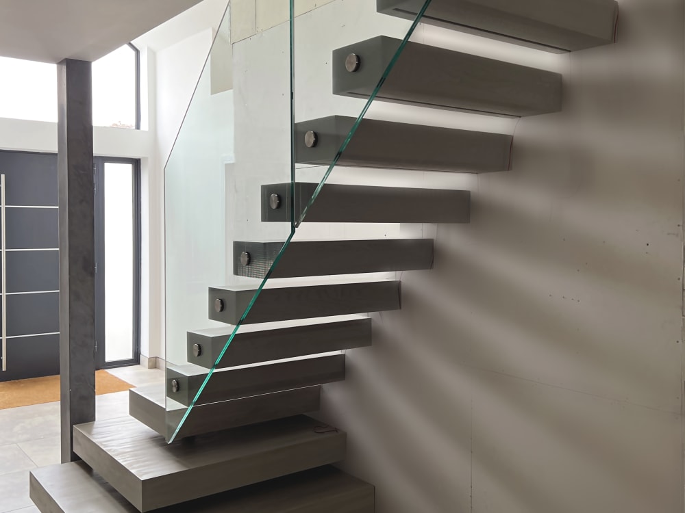 JR floating / cantilever staircase by CAworks — photo 2