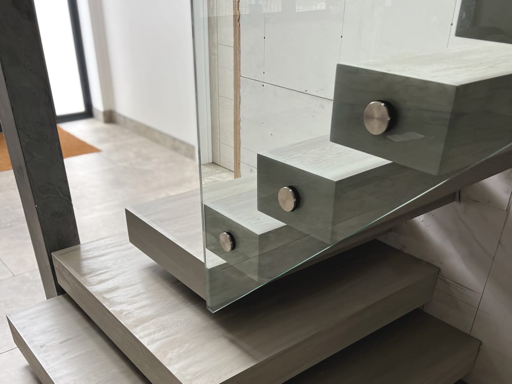 JR floating / cantilever staircase by CAworks — photo 3
