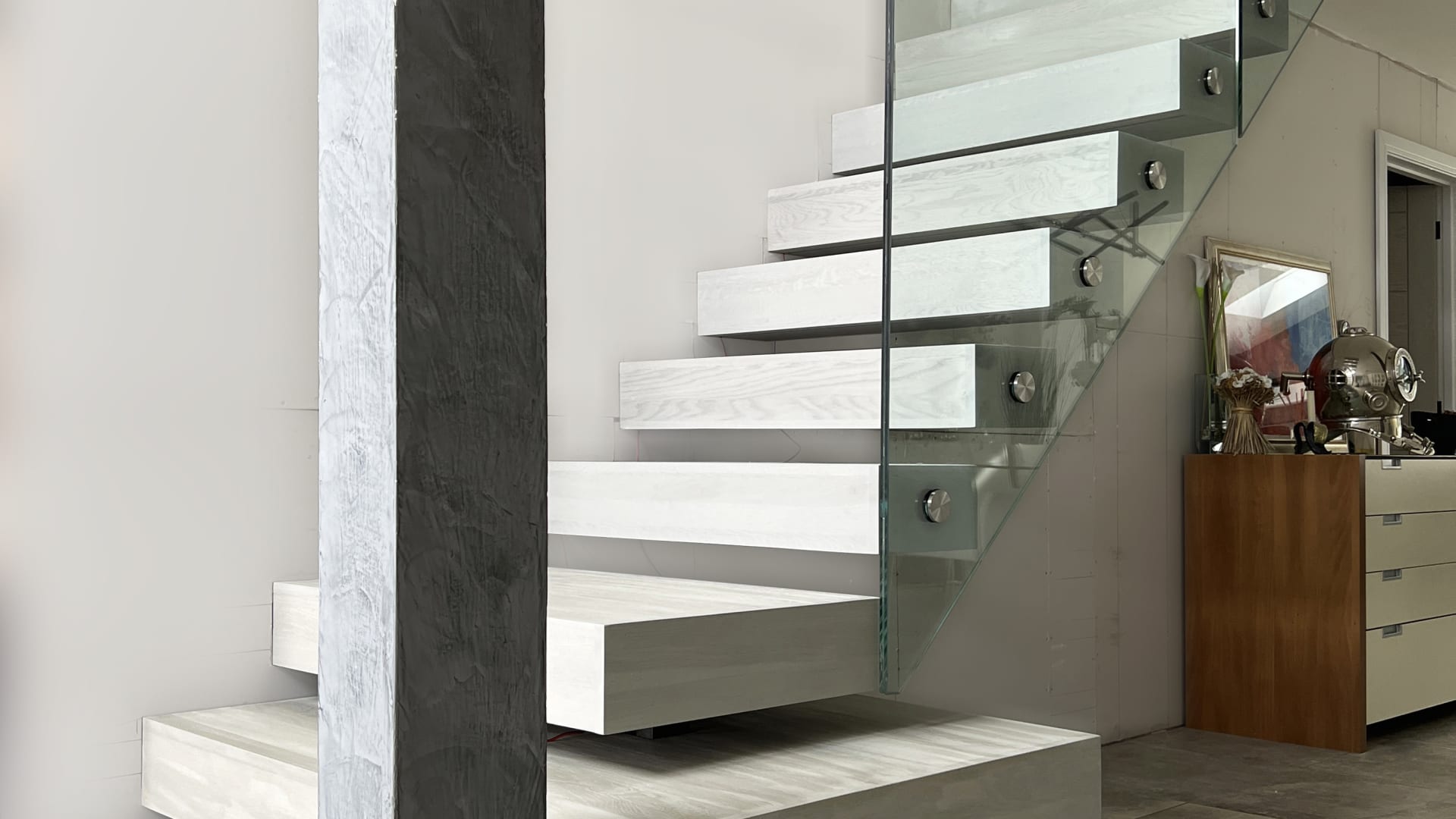 JR — finished floating / cantilever staircase by CAworks