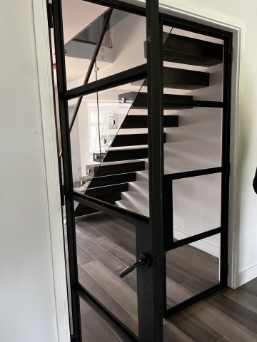 Spine structure · install — staircase or glass install by CAworks