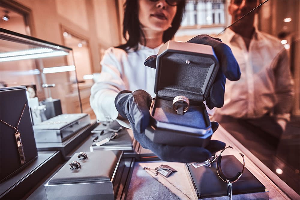 What to Consider When Choosing a Jewelry Buyer in Chicago