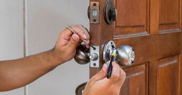 professional locksmith