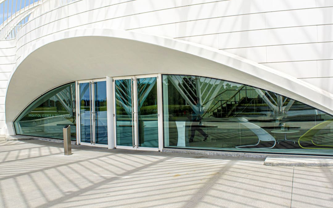 What To Look For When Choosing A Commercial Garage Door Installation Company