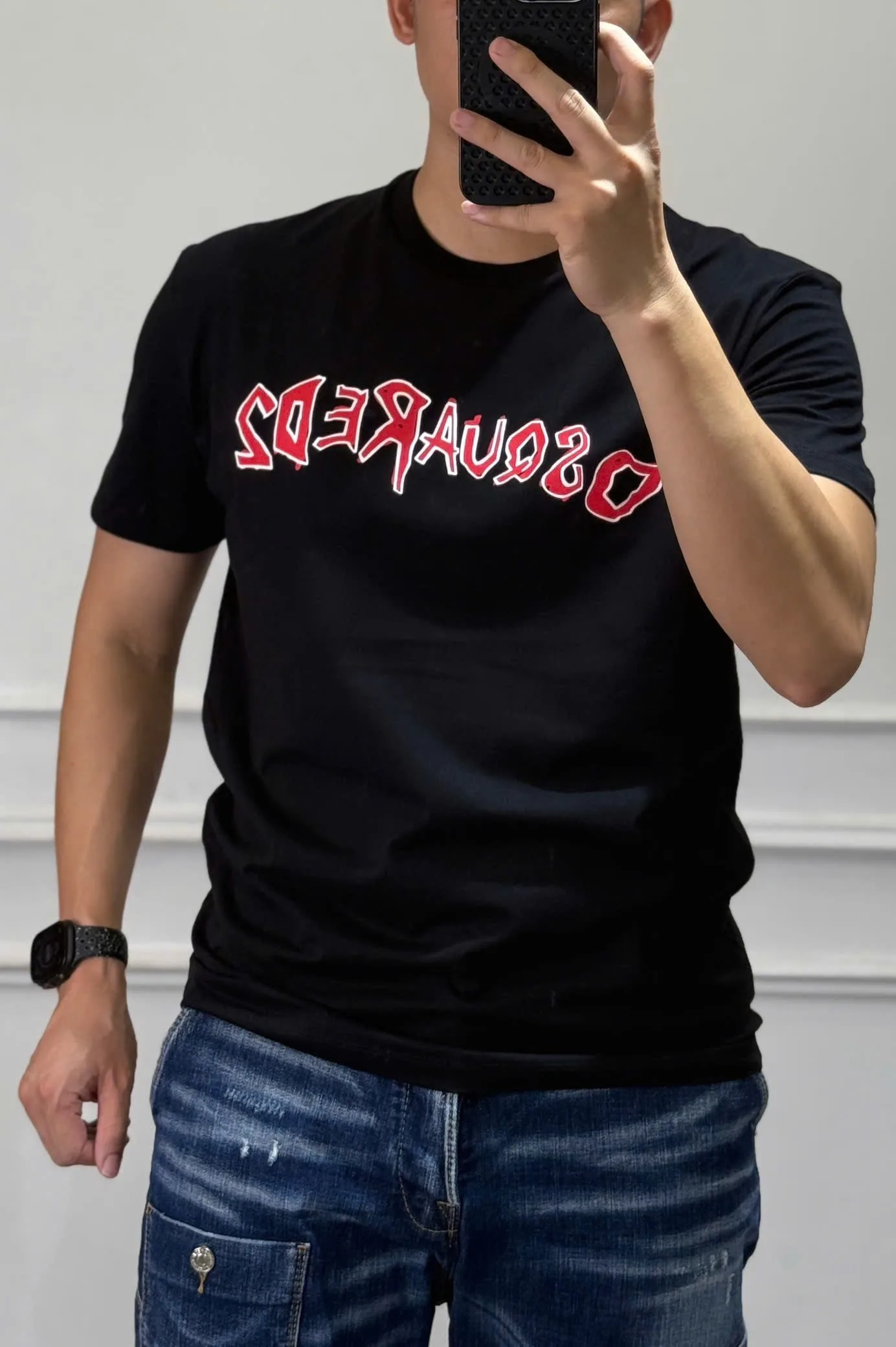 Áo phông nam màu đen Dsquared2 mã 24b thoải mái chuẩn form cao cấp Áo phông nam màu đen Dsquared2 mã 24b thoải mái chuẩn form cao cấp