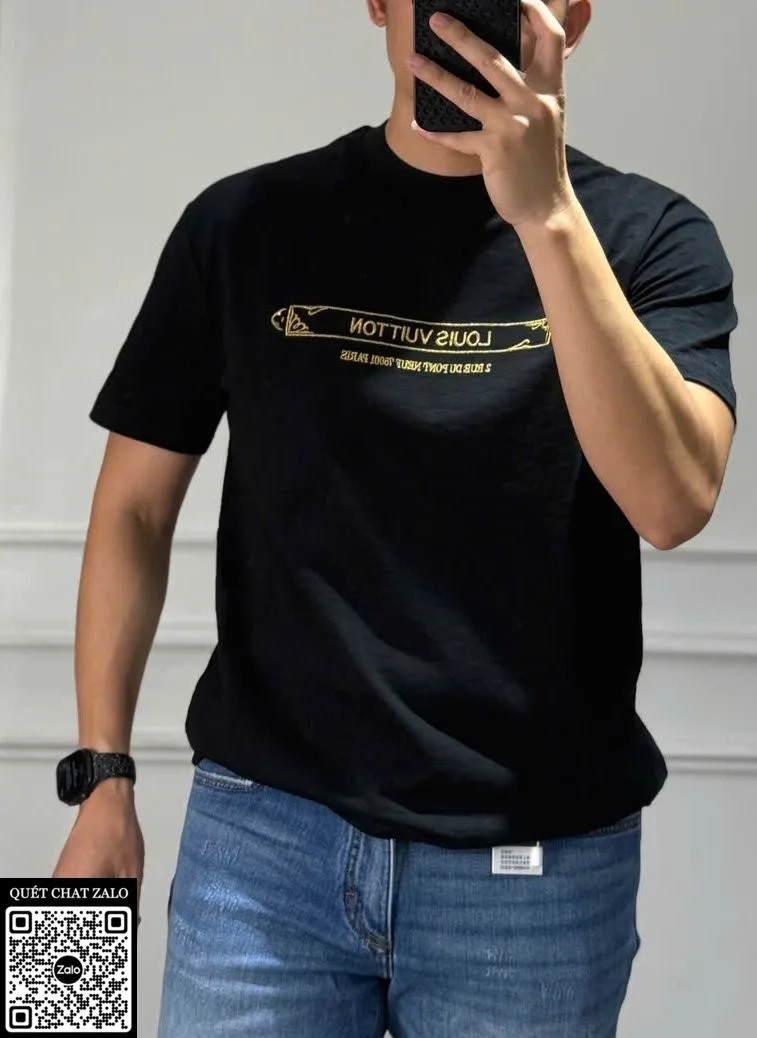 Áo phông nam màu đen Louis Vuitton mã 10c phong cách LV trẻ trung Áo phông nam màu đen Louis Vuitton mã 10c phong cách LV trẻ trung