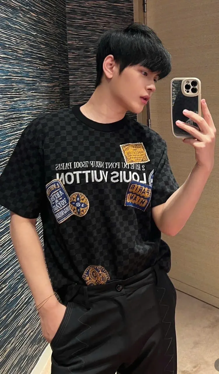 Áo thun LV nam đen mã 11 phong cách năng động Like Authentic Áo thun LV nam đen mã 11 phong cách năng động Like Authentic