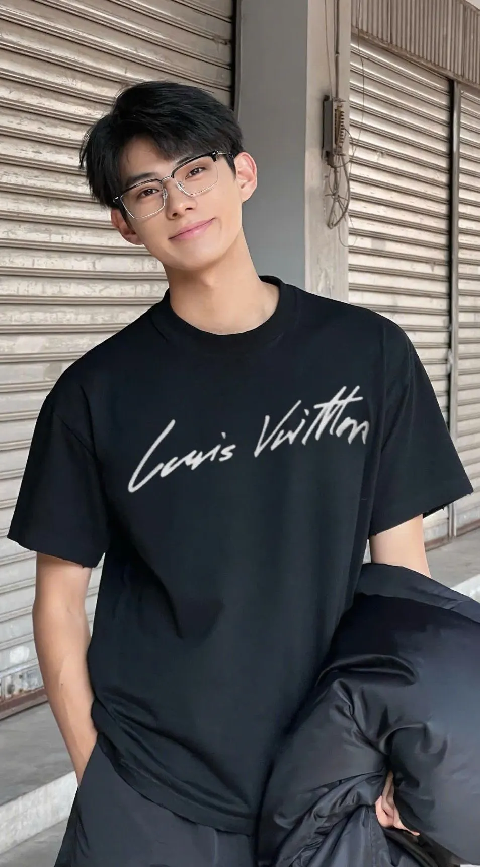 Áo phông nam màu đen Louis Vuitton mã 17 đúng mốt cao cấp chuẩn gu