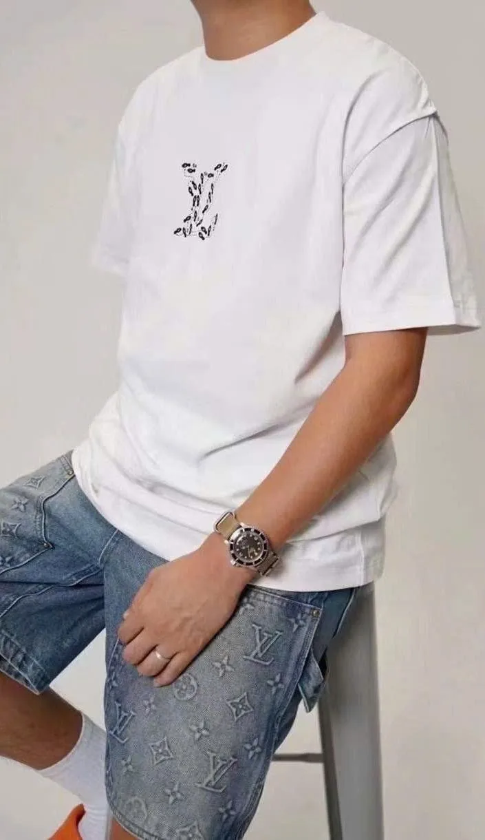 Áo phông áo thun LV nam trắng Louis Vuitton lịch lãm sang trọng mã 10 Áo phông áo thun LV nam trắng Louis Vuitton lịch lãm sang trọng mã 10