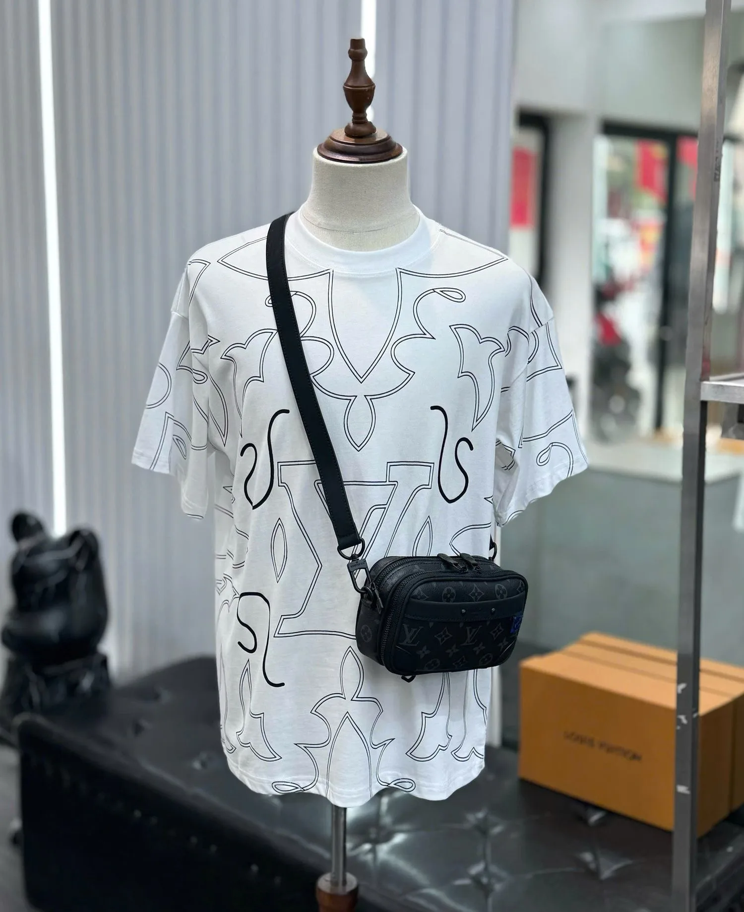 Áo thun LV nam trắng Louis Vuitton thượng hạng mã 7 đẹp cao cấp Áo thun LV nam trắng Louis Vuitton thượng hạng mã 7 đẹp cao cấp