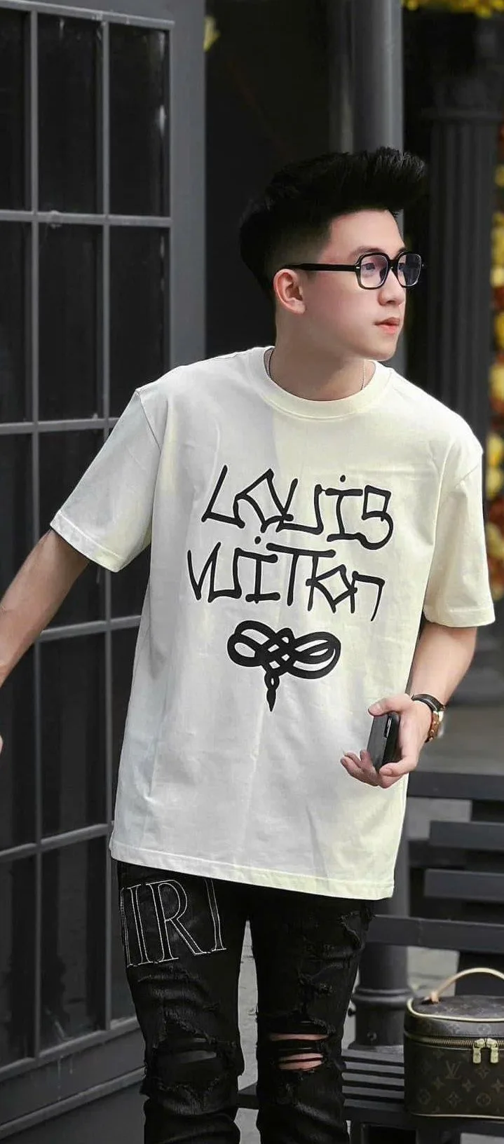 Áo cộc Louis Vuitton màu vàng nam mã 4 phông LV đáng tiền deluxe Áo cộc Louis Vuitton màu vàng nam mã 4 phông LV đáng tiền deluxe