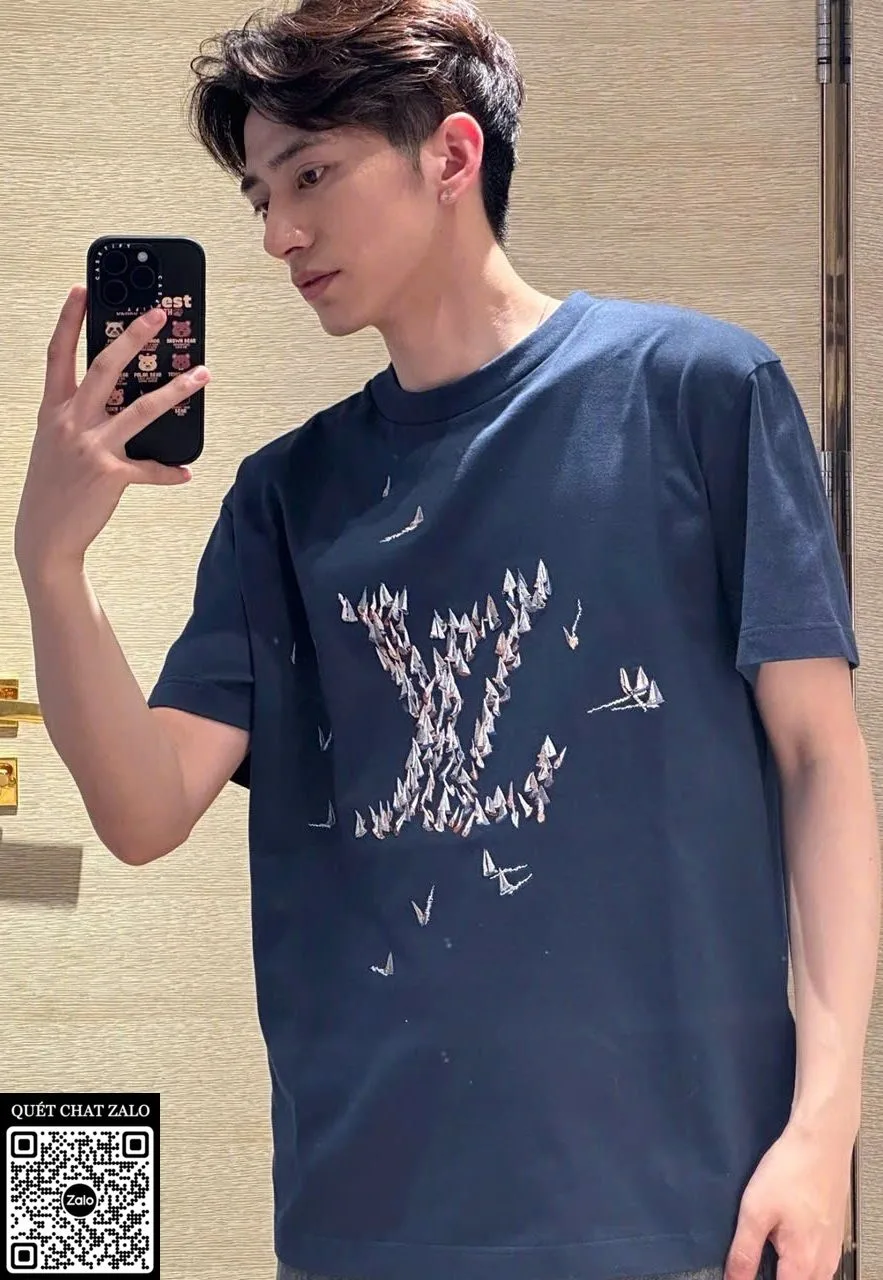 Áo phông nam màu xanh Louis Vuitton mã 11 LV chất không tưởng Áo phông nam màu xanh Louis Vuitton mã 11 LV chất không tưởng