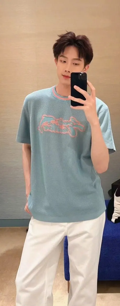 Áo phông nam màu xanh LV mã 12 Louis Vuitton tuyệt phẩm lên ảnh đẹp