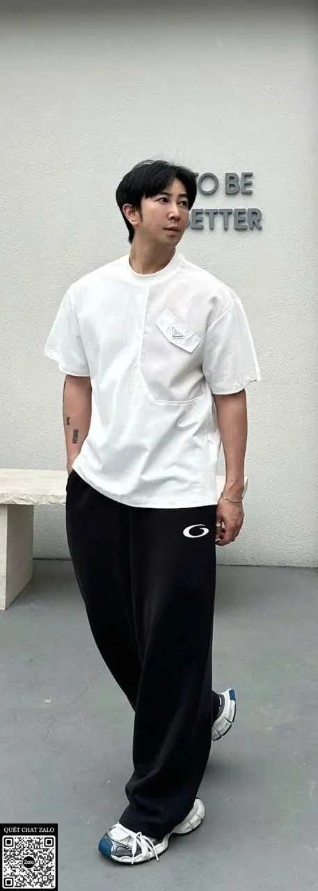 Áo phông nam màu trắng Prada mã 3 cao cấp đánh giá tuyệt vời Áo phông nam màu trắng Prada mã 3 cao cấp đánh giá tuyệt vời