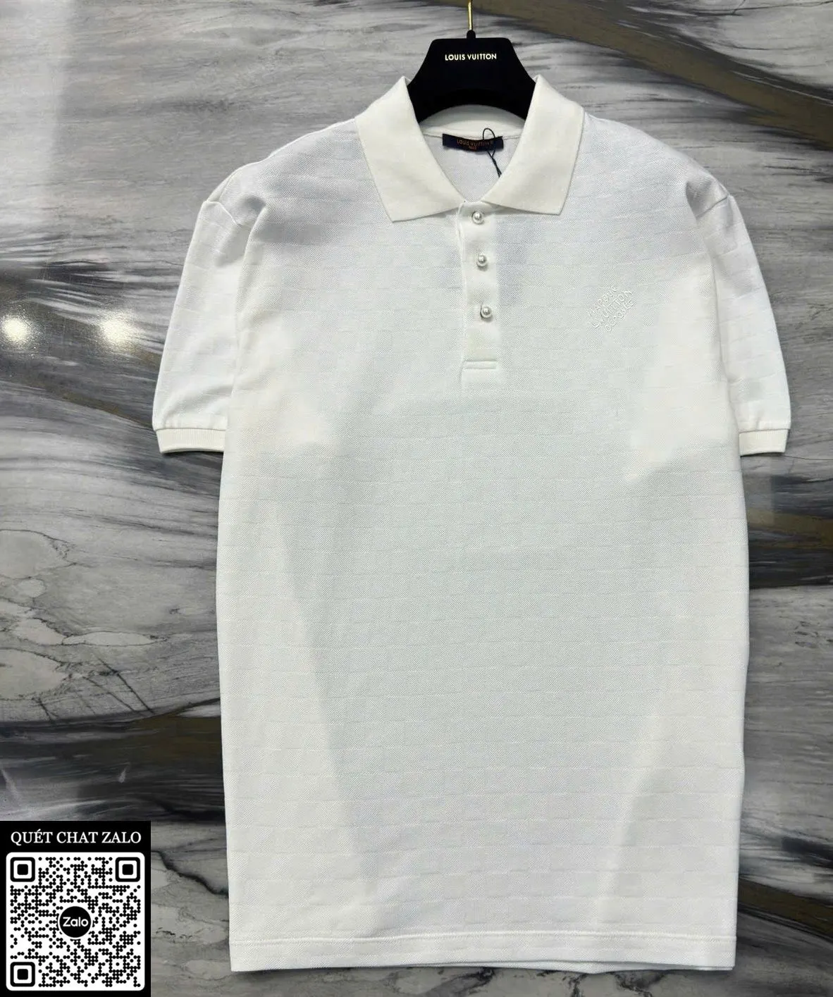 Áo polo nam màu trắng LV mã 1 Louis Vuitton chuẩn chỉnh cao cấp Áo polo nam màu trắng LV mã 1 Louis Vuitton chuẩn chỉnh cao cấp