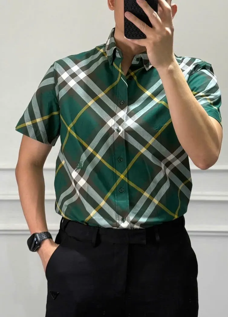 Áo sơ mi kẻ BBR Burberry xanh caro tay ngắn nam mã 1 men lì sang trọng Áo sơ mi kẻ BBR Burberry xanh caro tay ngắn nam mã 1 men lì sang trọng