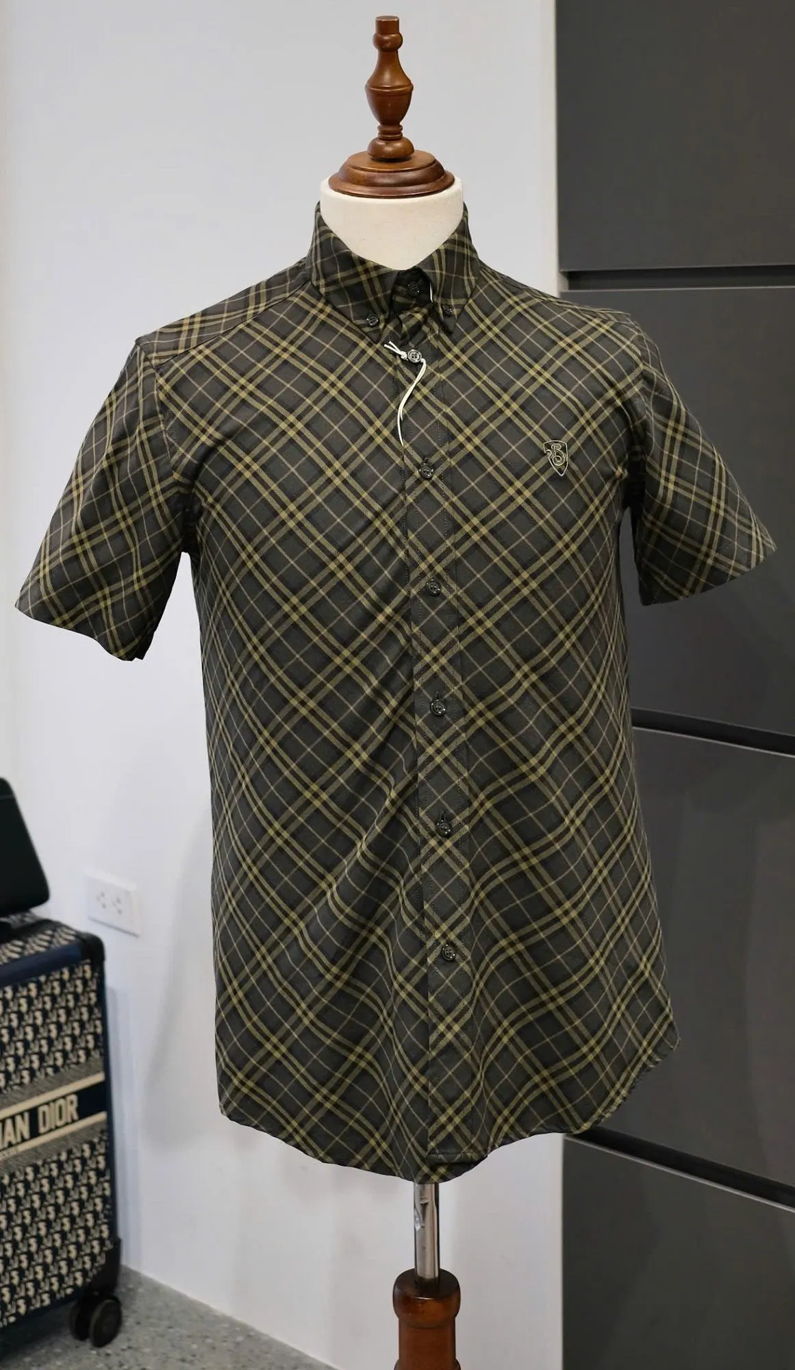 Áo sơ mi Burberry xanh kẻ sọc caro tay ngắn nam mã 3 trẻ trung Áo sơ mi Burberry xanh kẻ sọc caro tay ngắn nam mã 3 trẻ trung