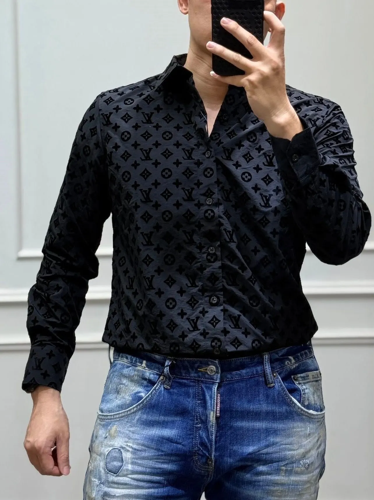 Áo sơ mi nam màu đen LV tay dài mã 1b tinh tế chất lượng cao