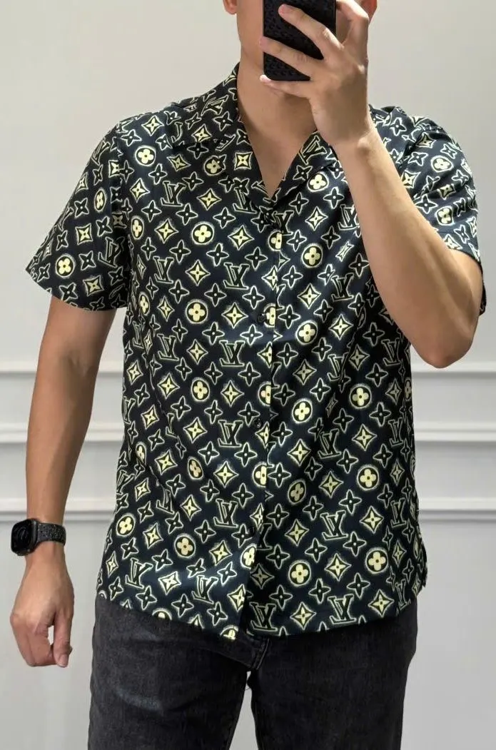 Áo sơ mi Louis tay ngắn đen LV hàng độc quyền nam mã 2 chất lượng cao Áo sơ mi Louis tay ngắn đen LV hàng độc quyền nam mã 2 chất lượng cao