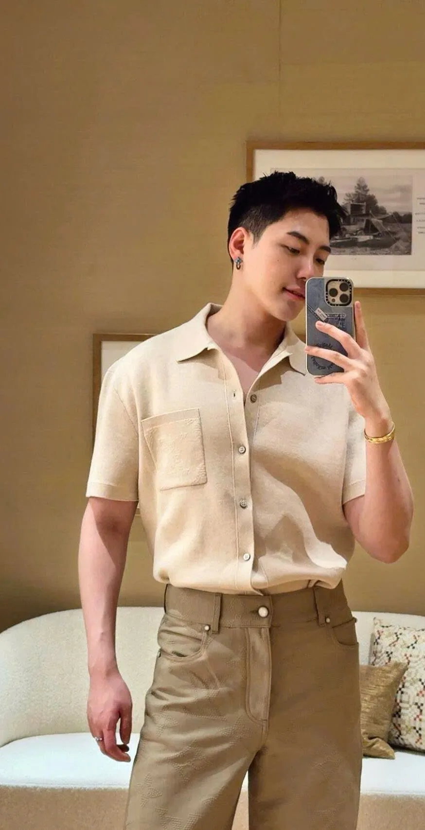 Áo sơ mi nam màu vàng LV tay ngắn mã 1 phong cách cá tính premium Áo sơ mi nam màu vàng LV tay ngắn mã 1 phong cách cá tính premium