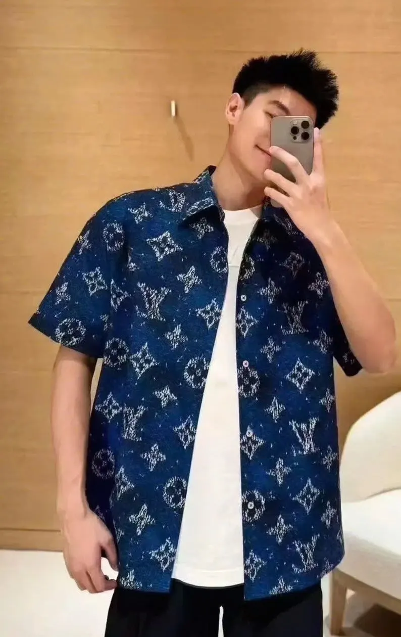 Áo sơ mi nam LV xanh lụa tay ngắn Vip Like Authentic mã 1 quá đỉnh Áo sơ mi nam LV xanh lụa tay ngắn Vip Like Authentic mã 1 quá đỉnh