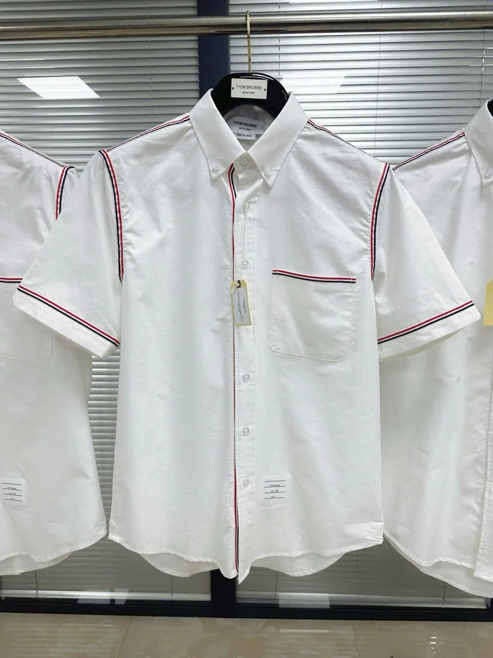 Sơ mi Thome trắng tay ngắn nam Thom Browne mã 1 chất không tưởng