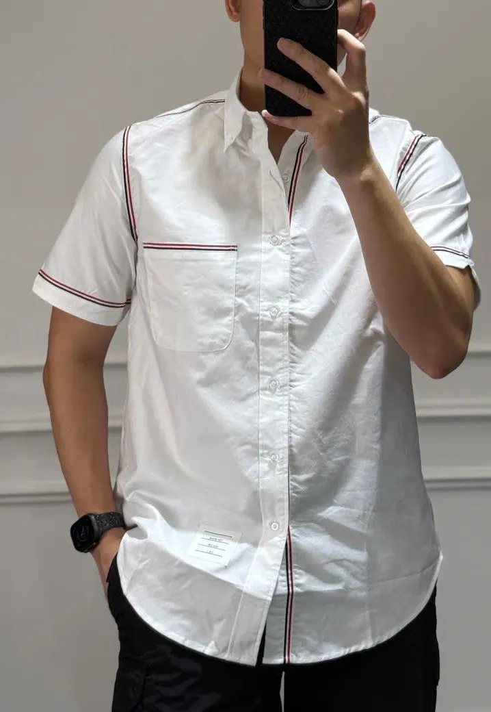 Áo Thom Browne sơ mi trắng tay ngắn nam mã 1b deluxe yêu luôn
