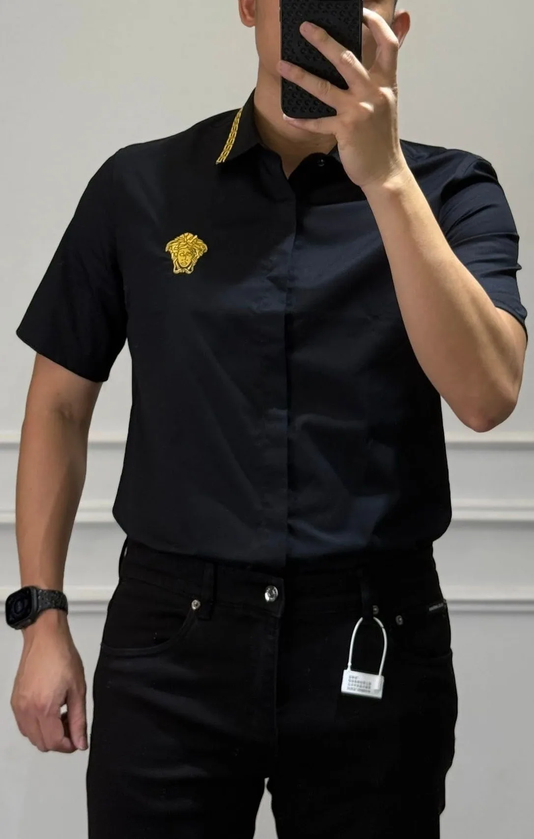 Áo sơ mi nam Versace màu đen tay ngắn mã 1 hàng độc quyền thời thượng Áo sơ mi nam Versace màu đen tay ngắn mã 1 hàng độc quyền thời thượng