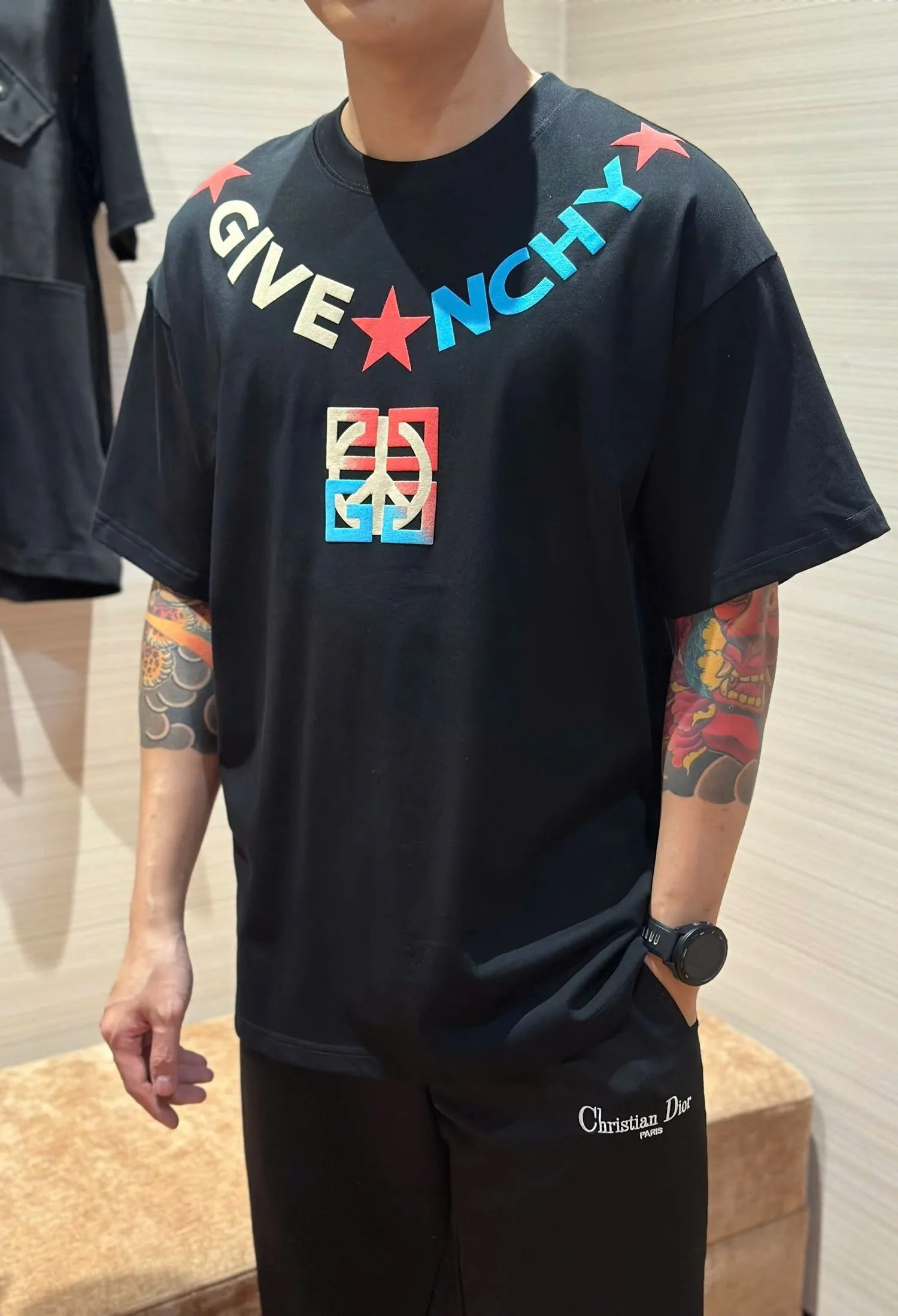 Áo Givenchy đen phong cách đẳng cấp thượng lưu chuẩn dáng nam mã 2