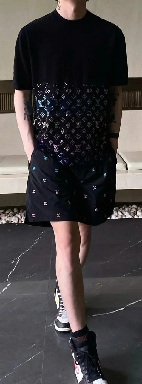 Áo phông LV dập nổi mã 1 sang chảnh Louis Vuitton sành điệu nam
