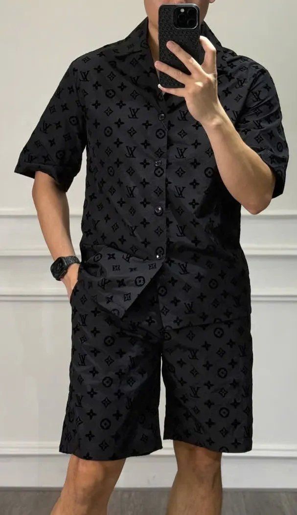 Áo sơ mi LV xanh Louis Vuitton siêu phẩm mã 1 cho nam tuyệt vời Áo sơ mi LV xanh Louis Vuitton siêu phẩm mã 1 cho nam tuyệt vời