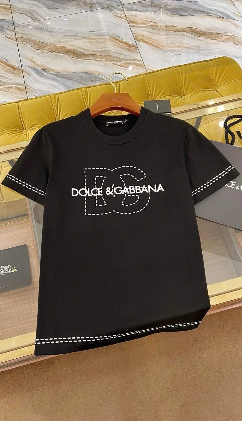 Áo thun đen đẹp Dolce Gabbana mã 10 cổ tròn chuẩn dáng nam nữ đẳng cấp Áo thun đen đẹp Dolce Gabbana mã 10 cổ tròn chuẩn dáng nam nữ đẳng cấp