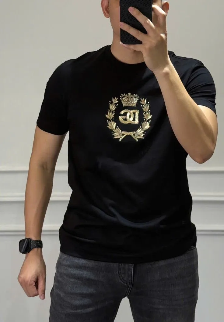 Áo thun đen đẹp Dolce hàng hiệu cổ tròn mã 44 nam nữ đáng tiền Áo thun đen đẹp Dolce hàng hiệu cổ tròn mã 44 nam nữ đáng tiền