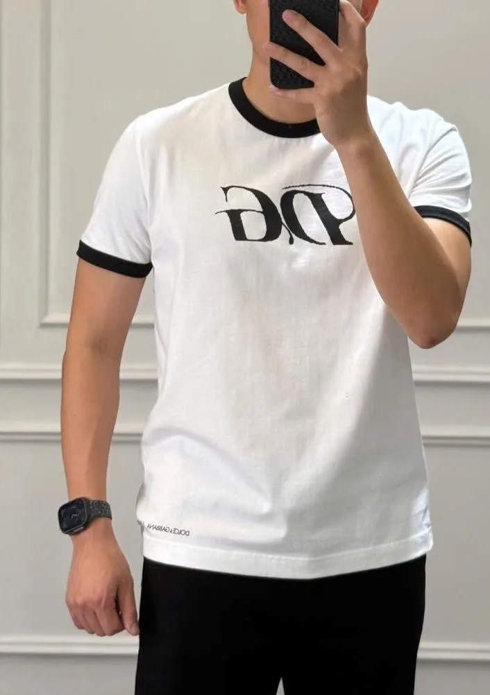 Áo thun trắng trơn form rộng DG sang trọng thu hút nam nữ mã 10 Áo thun trắng trơn form rộng DG sang trọng thu hút nam nữ mã 10