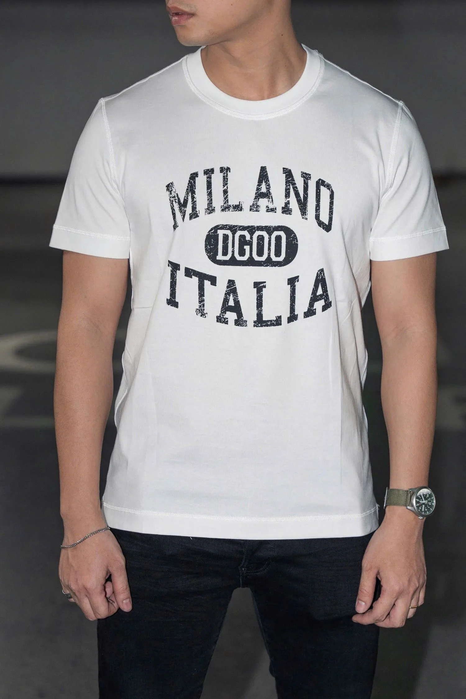 Áo thun trắng cổ tròn Dolce Vip Like Authentic sang xịn mã 18 nam nữ Áo thun trắng cổ tròn Dolce Vip Like Authentic sang xịn mã 18 nam nữ