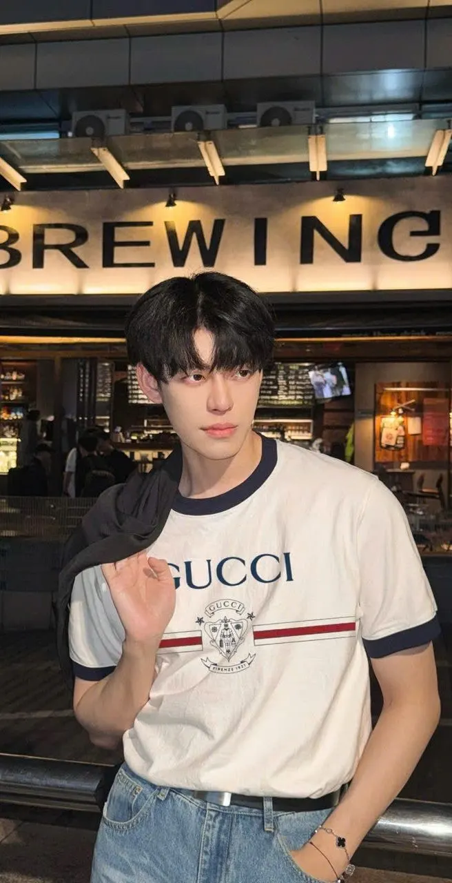 Áo thun trắng Gucci nam mã 2 cổ tròn hàng độc quyền cuốn hút Áo thun trắng Gucci nam mã 2 cổ tròn hàng độc quyền cuốn hút