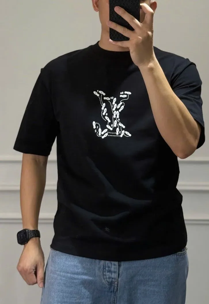 Áo thun LV đen mã 7b cổ tròn nam nữ Like Authentic phong cách men lì