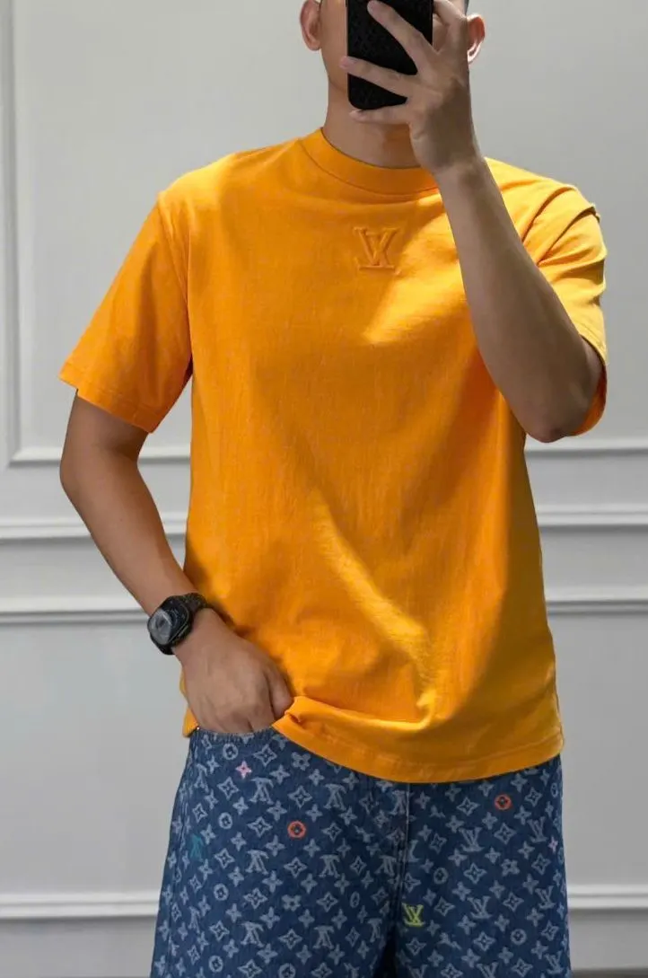 Áo phông nam vàng LV cổ tròn mã 2 - Hàng độc quyền, cực kỳ tốt Áo phông nam vàng LV cổ tròn mã 2 - Hàng độc quyền, cực kỳ tốt