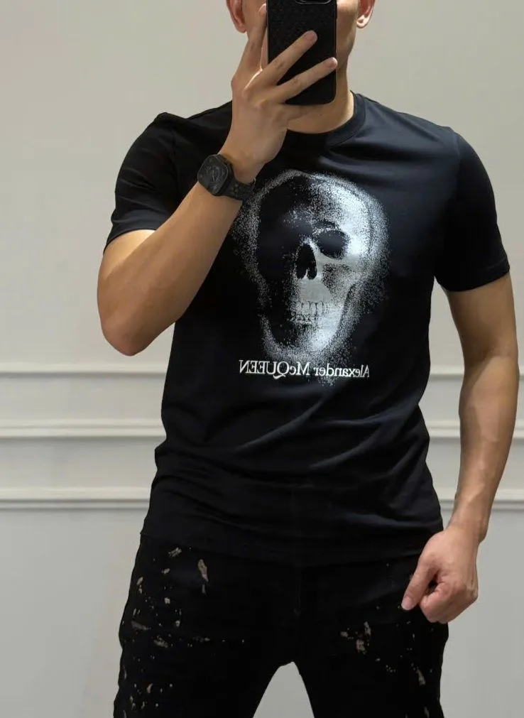 Áo phông nam màu đen Alexander McQueen mã 1b cổ tròn chuẩn đỉnh cá tính Áo phông nam màu đen Alexander McQueen mã 1b cổ tròn chuẩn đỉnh cá tính
