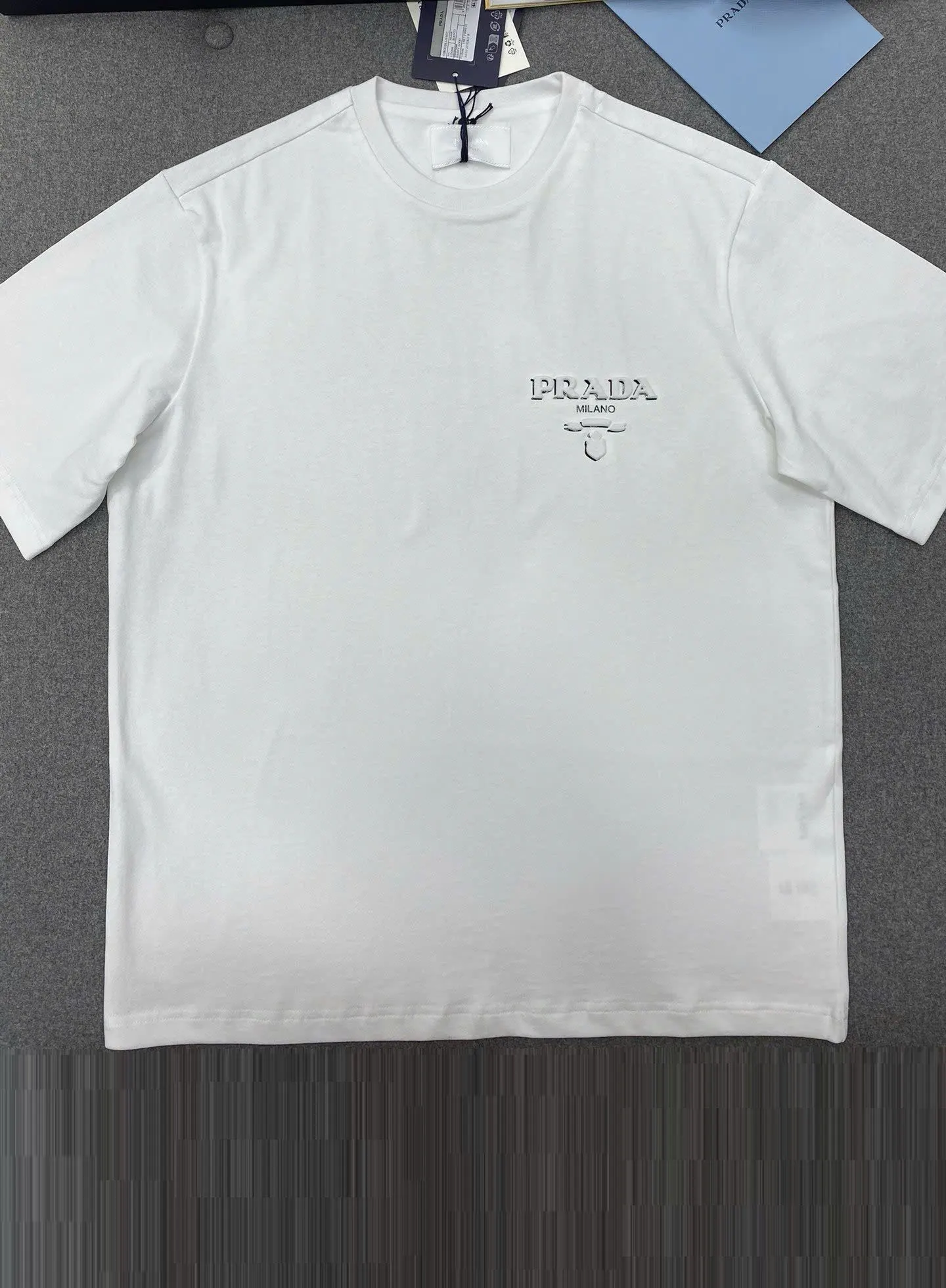 Áo thun trơn trắng Prada mã 2 cổ tròn nam áo phông thượng lưu điển trai