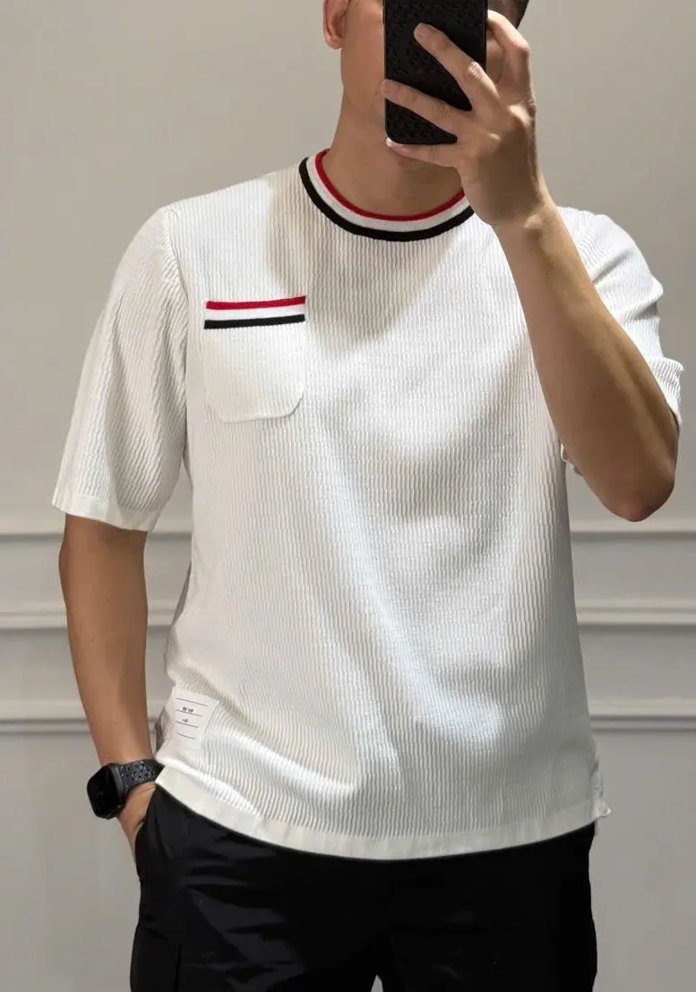 Áo phông Thom Browne trắng mã 1 nam nữ phong cách tinh tế cổ tròn Áo phông Thom Browne trắng mã 1 nam nữ phong cách tinh tế cổ tròn