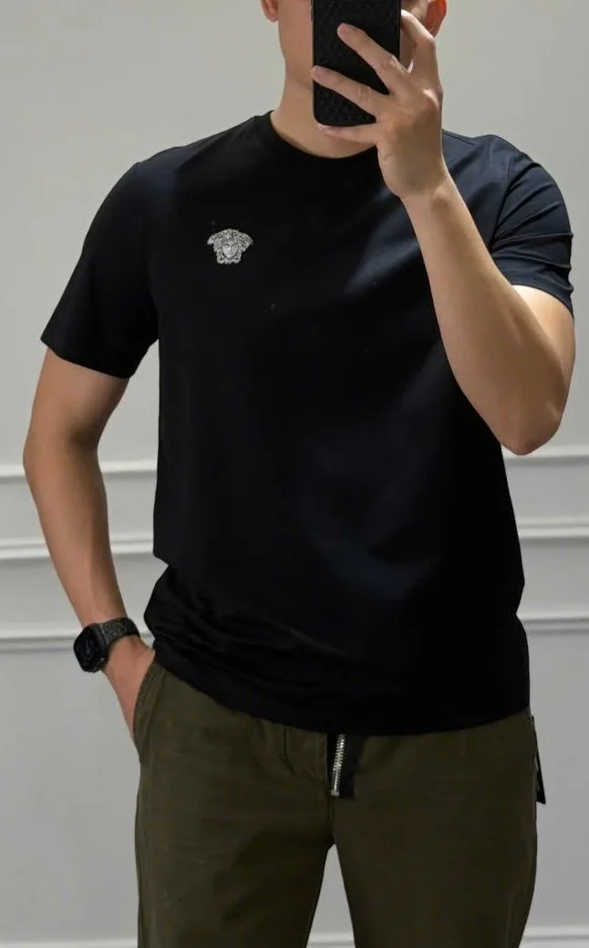 Áo Versace đen mã 5 áo thun phông cổ tròn deluxe chuẩn style nam nữ Áo Versace đen mã 5 áo thun phông cổ tròn deluxe chuẩn style nam nữ