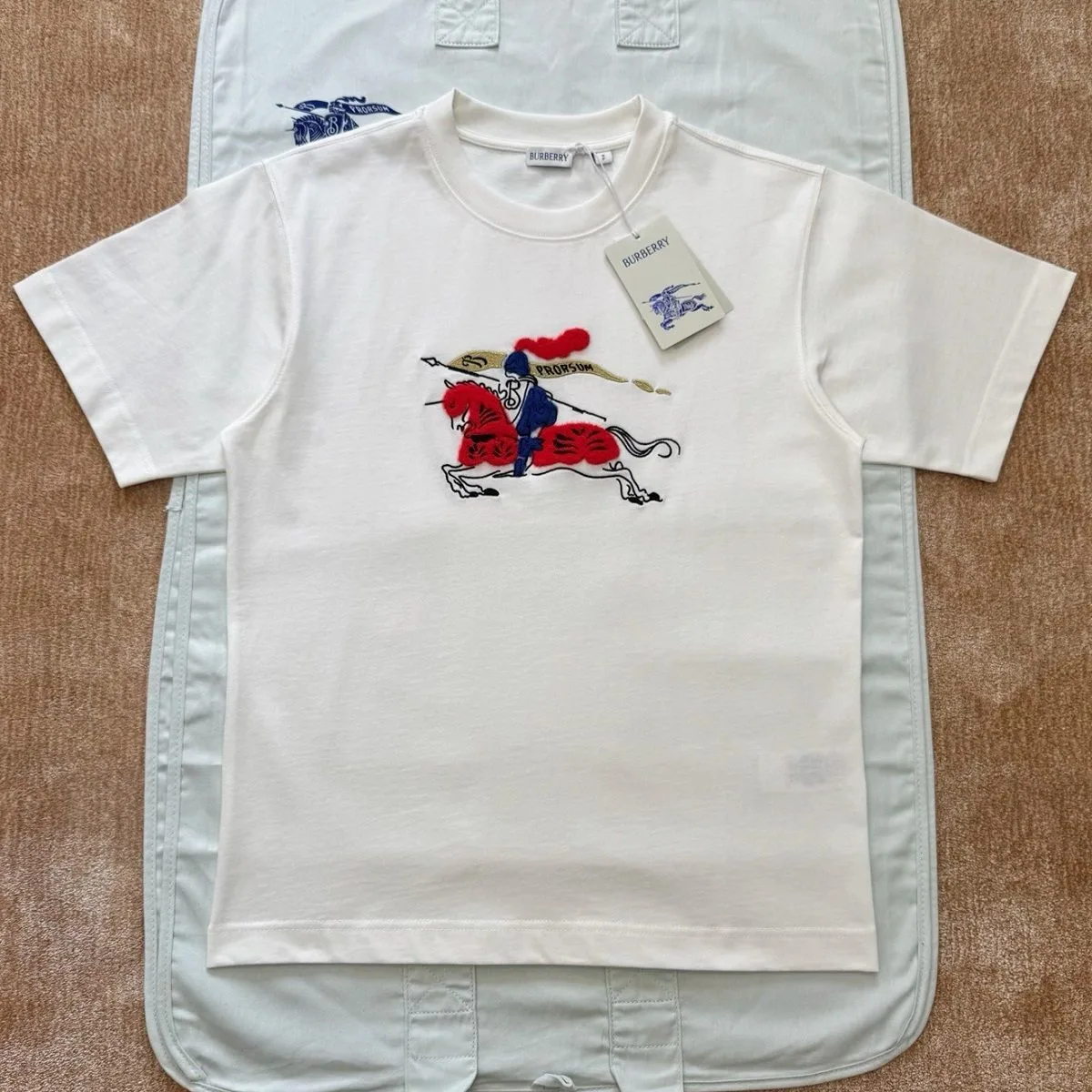 Áo phông nam màu trắng Burberry mã 8 BBR sang chảnh quá đỉnh