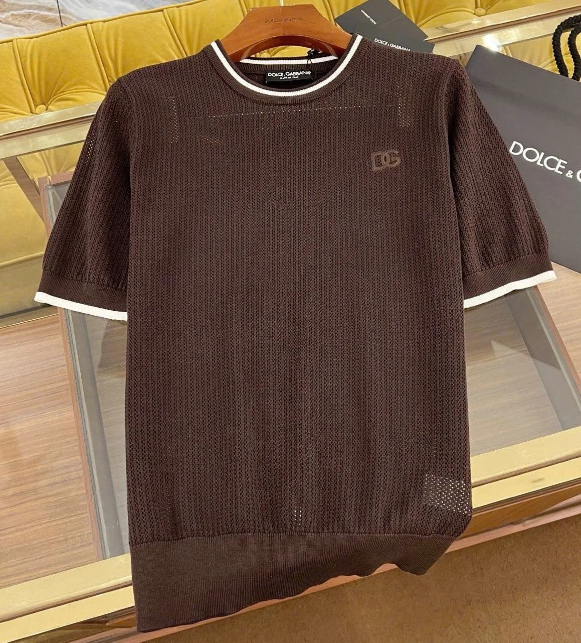 Áo phông DG nam Dolce Gabbana màu nâu luxury nhã nhặn cao cấp mã 1 Áo phông DG nam Dolce Gabbana màu nâu luxury nhã nhặn cao cấp mã 1