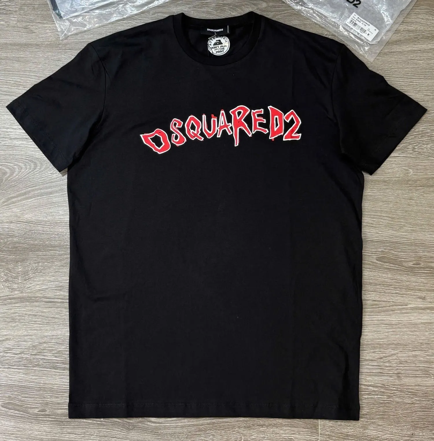 Áo phông nam màu đen Dsquared2 mã 24b thoải mái chuẩn form cao cấp Áo phông nam màu đen Dsquared2 mã 24b thoải mái chuẩn form cao cấp
