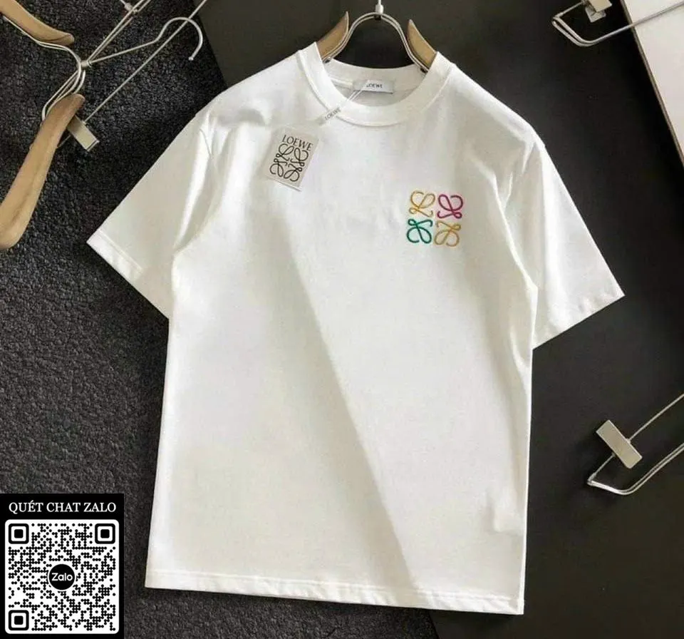 Áo phông Loewe màu trắng nam mã 2 bản giới hạn thích ngay cao cấp Áo phông Loewe màu trắng nam mã 2 bản giới hạn thích ngay cao cấp