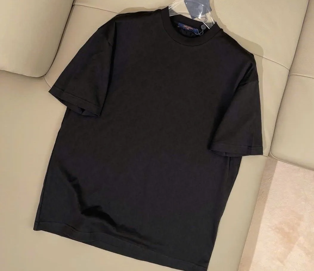 Áo phông LV đen cực phẩm mã 1 cho nam đánh giá cực kỳ tốt màu đen Áo phông LV đen cực phẩm mã 1 cho nam đánh giá cực kỳ tốt màu đen
