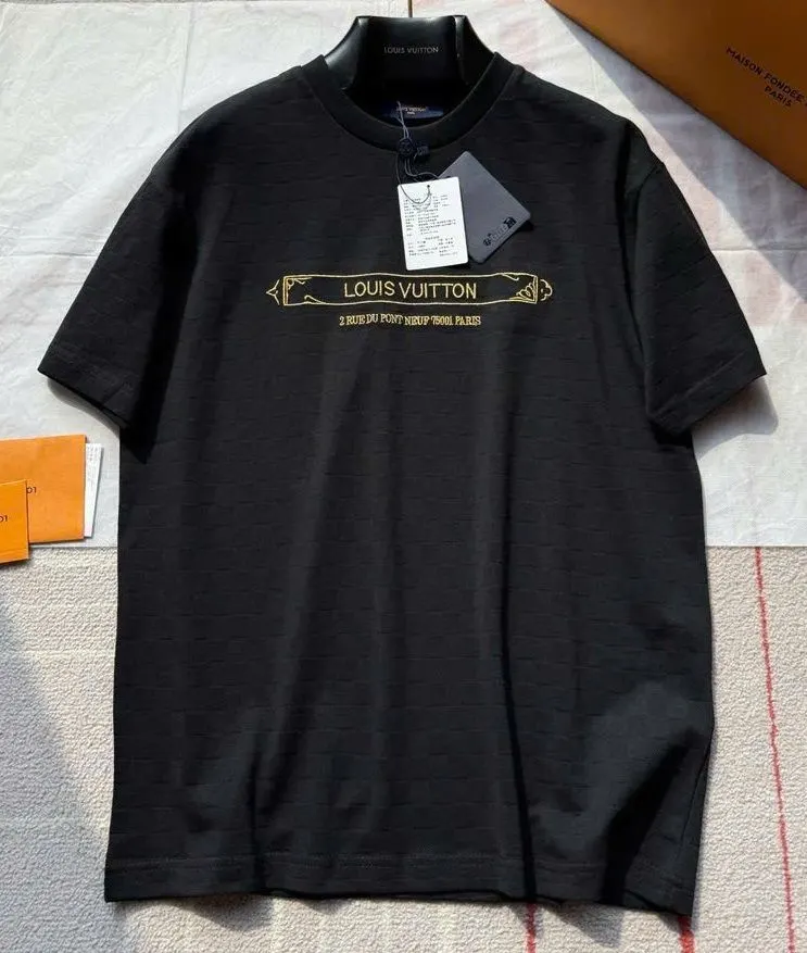 Áo phông Louis Vuitton nam đen mã 10b LV đa năng vượt trội chất lượng Áo phông Louis Vuitton nam đen mã 10b LV đa năng vượt trội chất lượng