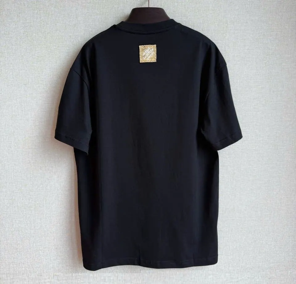 Áo phông Louis Vuitton nam đen limited edition LV mã 15 đỉnh cao Áo phông Louis Vuitton nam đen limited edition LV mã 15 đỉnh cao